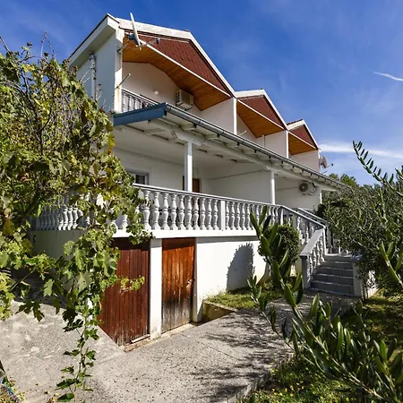 Fuer 23 Personen Mit Privatsphaere Razanac