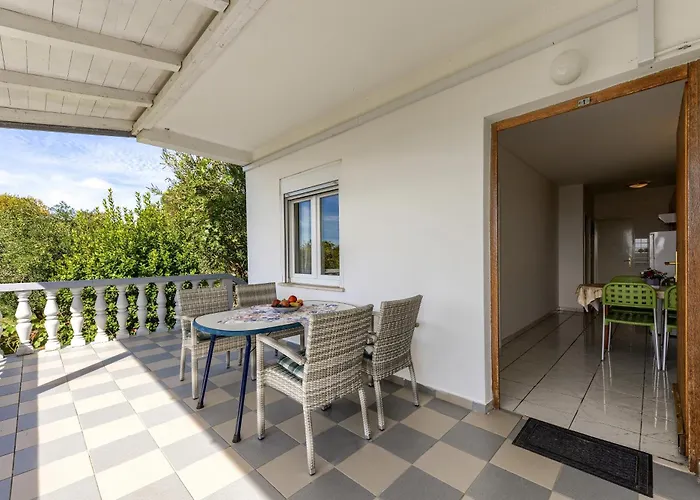 Fuer 23 Personen Mit Privatsphaere Apartman