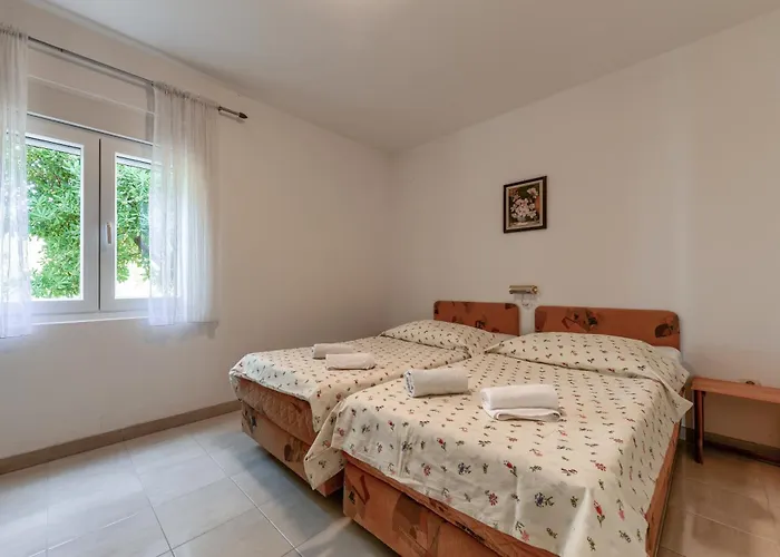 Fuer 23 Personen Mit Privatsphaere Ražanac