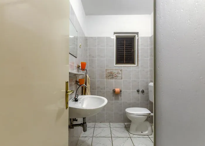 Fuer 23 Personen Mit Privatsphaere * Ražanac