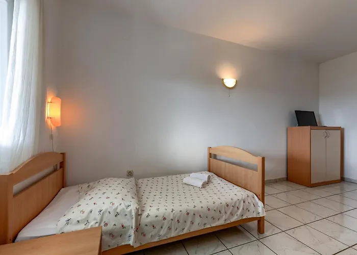 Fuer 23 Personen Mit Privatsphaere Apartman *