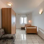Fuer 23 Personen Mit Privatsphaere * Ražanac