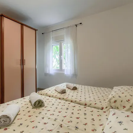Haus Manda - 1 Apartment Ražanac